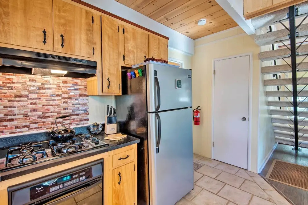 South Lake Tahoe Home w/ Deck & Mountain View!