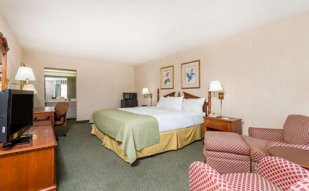 Ramada - Perry