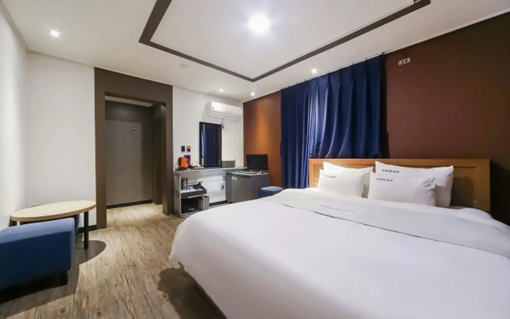 Blue Hotel
