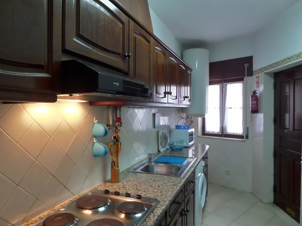 Heart of Old Town Apartment - Steps from the Beach