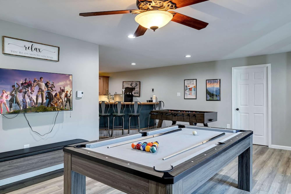 Hot Tub Game Room Dog Friendly Sports Bar A C