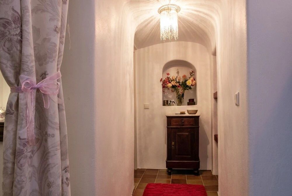 Mezzo Cave House