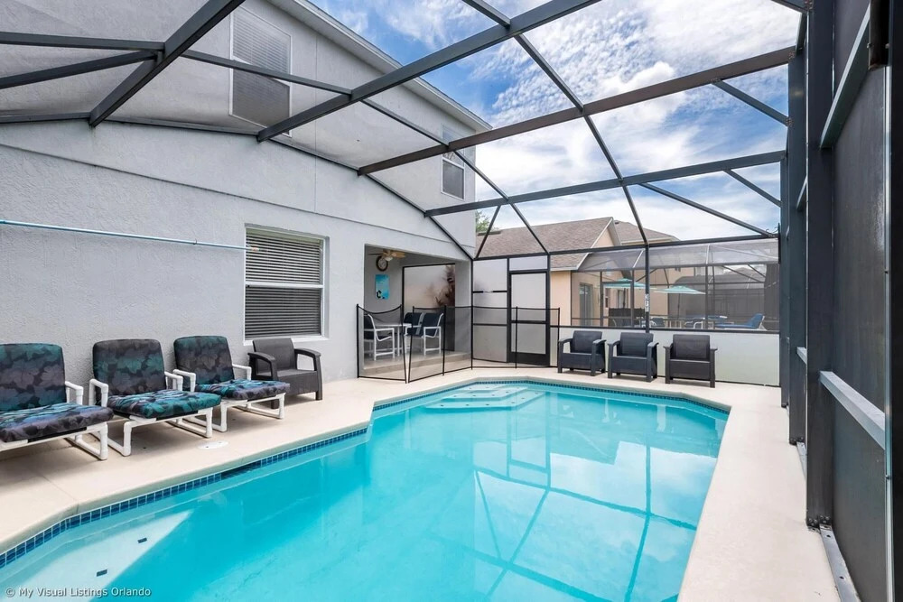 Villa Overlooking Pond at Golf Community 1108mc