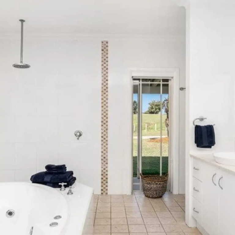 Your Luxury Escape - Byron Sunset Breeze