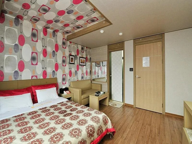 Iris Hotel