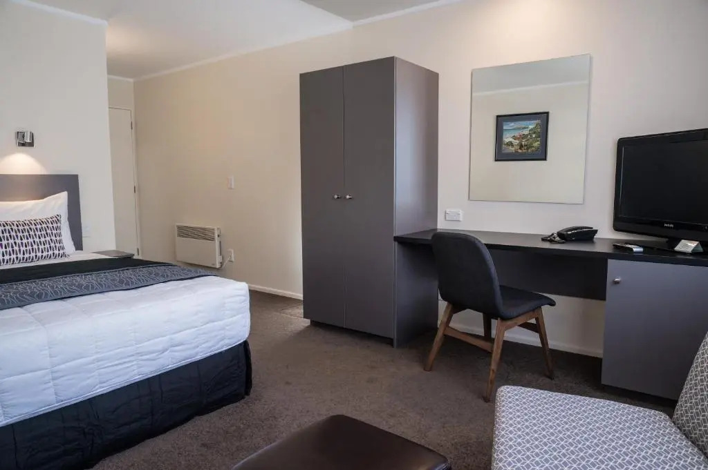West Plaza Hotel
