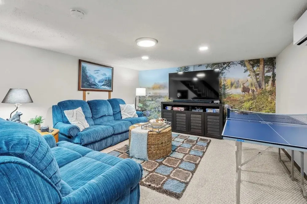 Prime Location on Camelback Mtn, Renovated w/ Movie & Game Room The Bear's Den