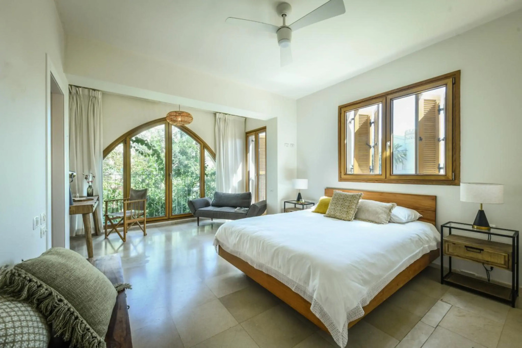 Andromeda 3 Bd apartment with pool & sea view