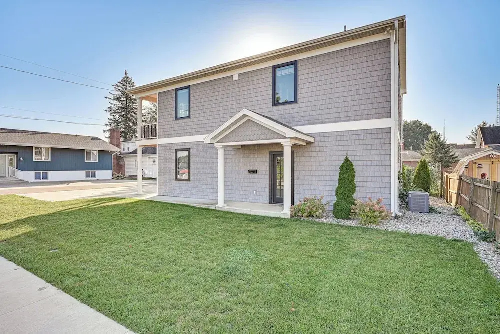 Walk to Dtwn Syracuse: Private Lake-view Home