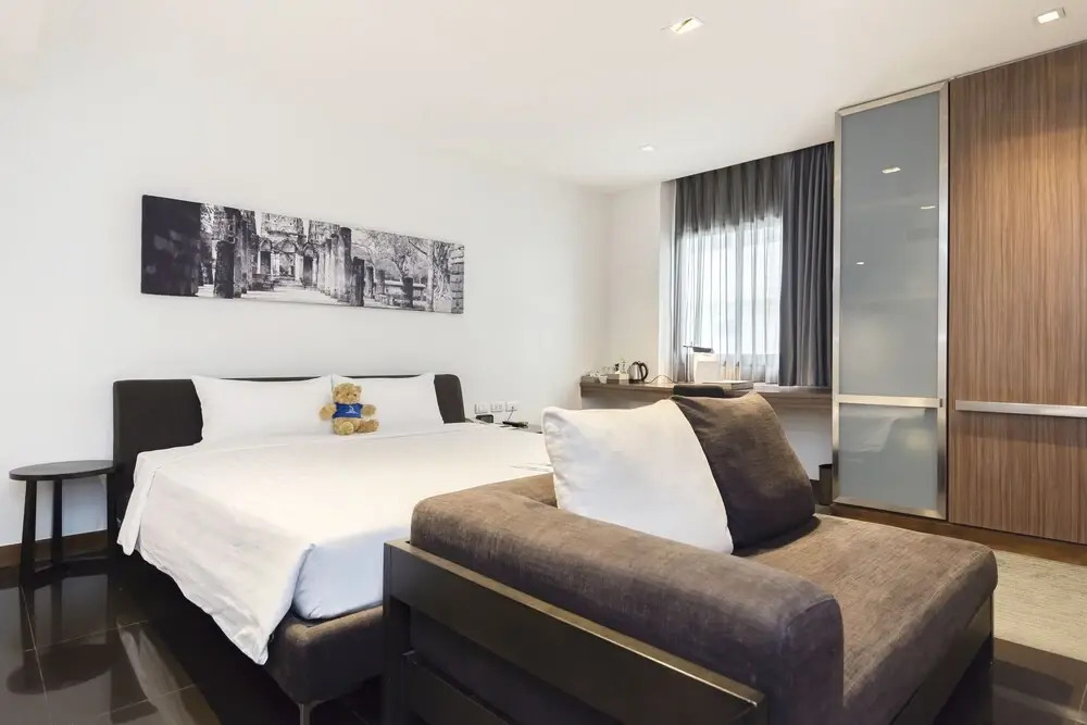Silver Living Phrom Phong by Favstay