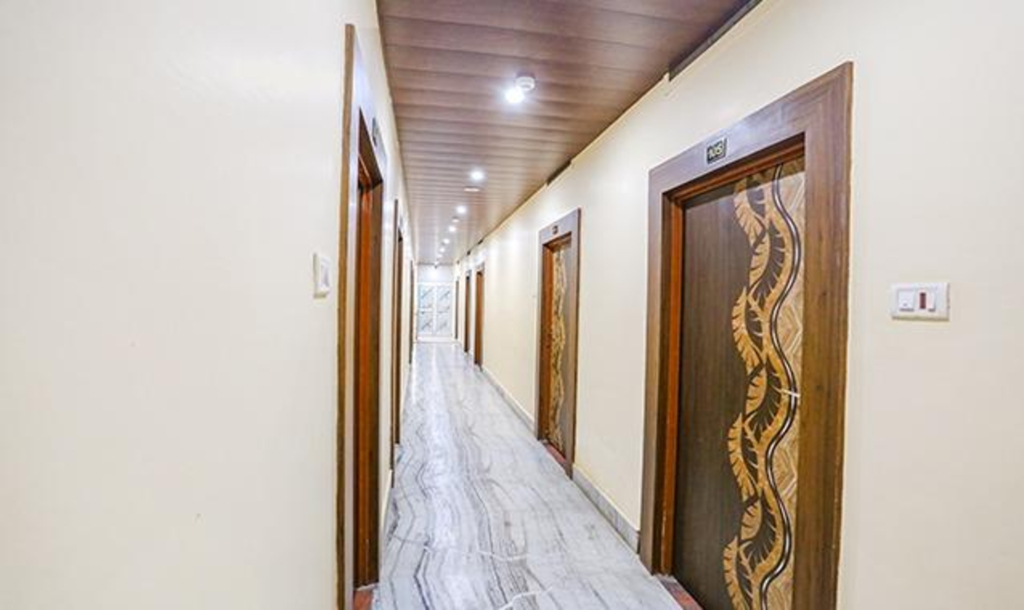 Fabhotel Shivam Palace