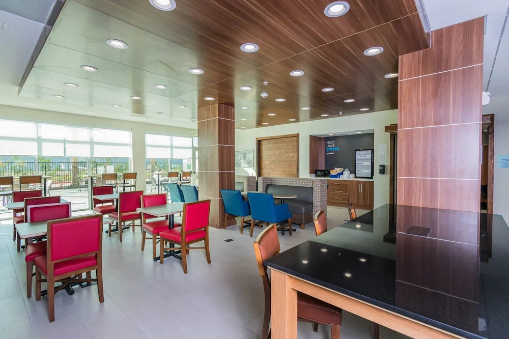 Holiday Inn Express & Suites Houston North I-45 Spring
