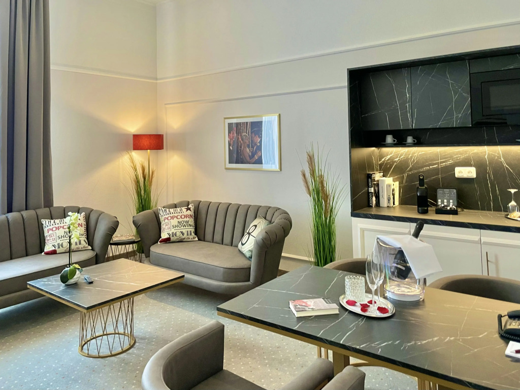 Star-Apart Hansa Hotel