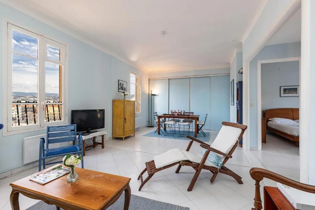 Extraordinary View on Port and Castle Hill - 1 Bdr & Parking