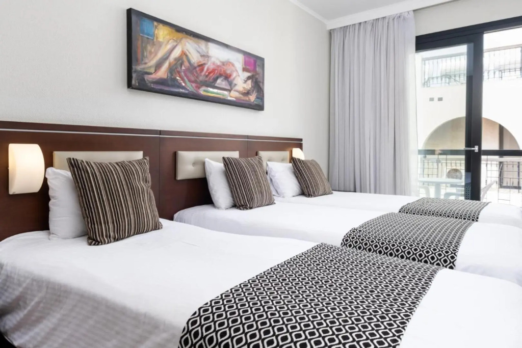 Livadhiotis City Hotel