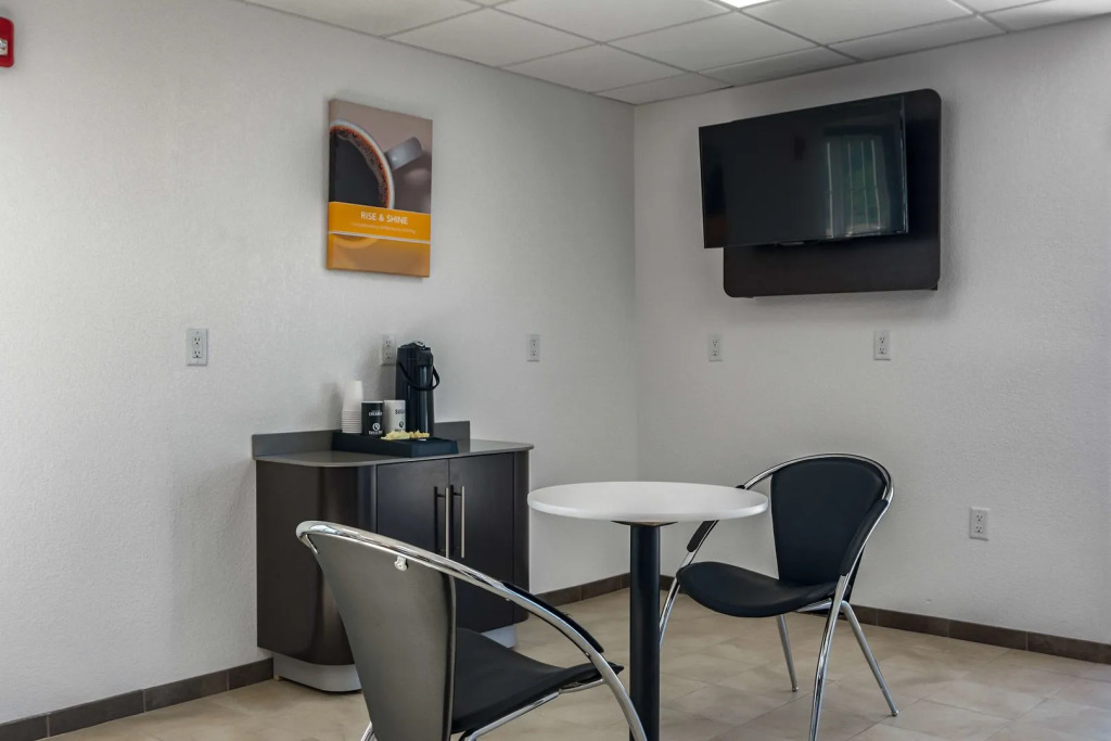 Motel 6 Cartersville - White GA