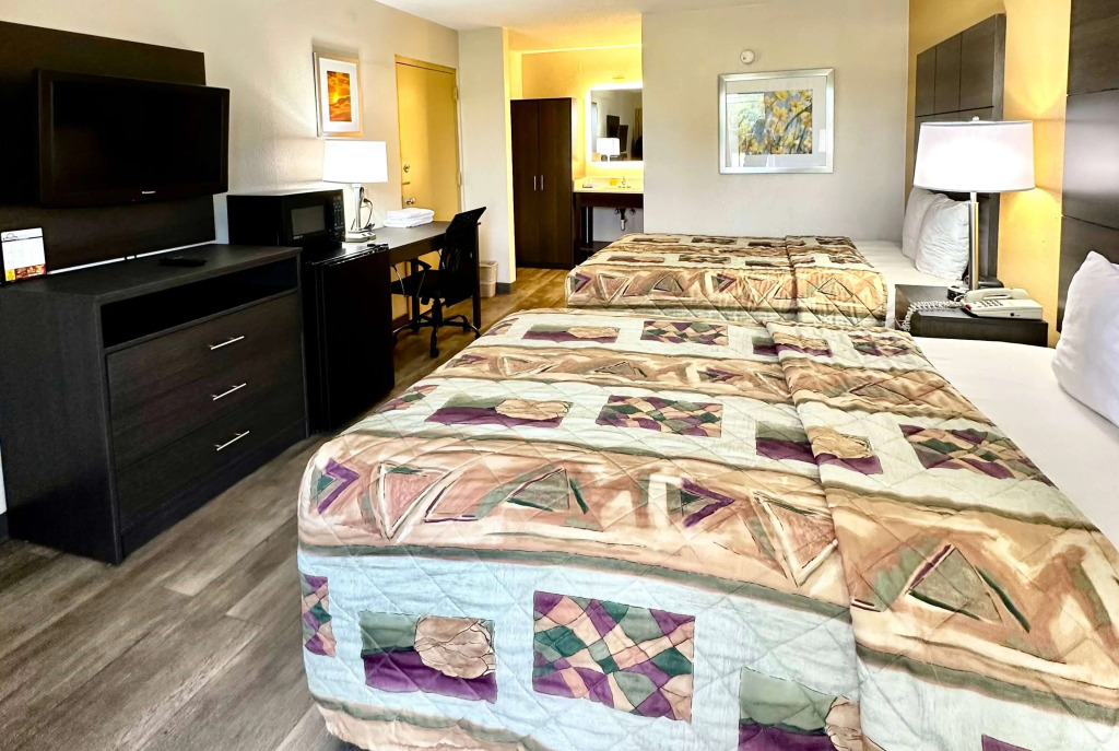 Days Inn by Wyndham Charlotte Northlake