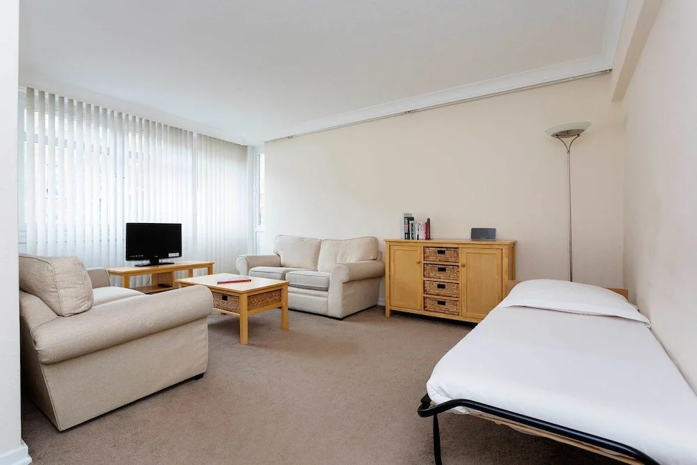 Veeve - Chester Court