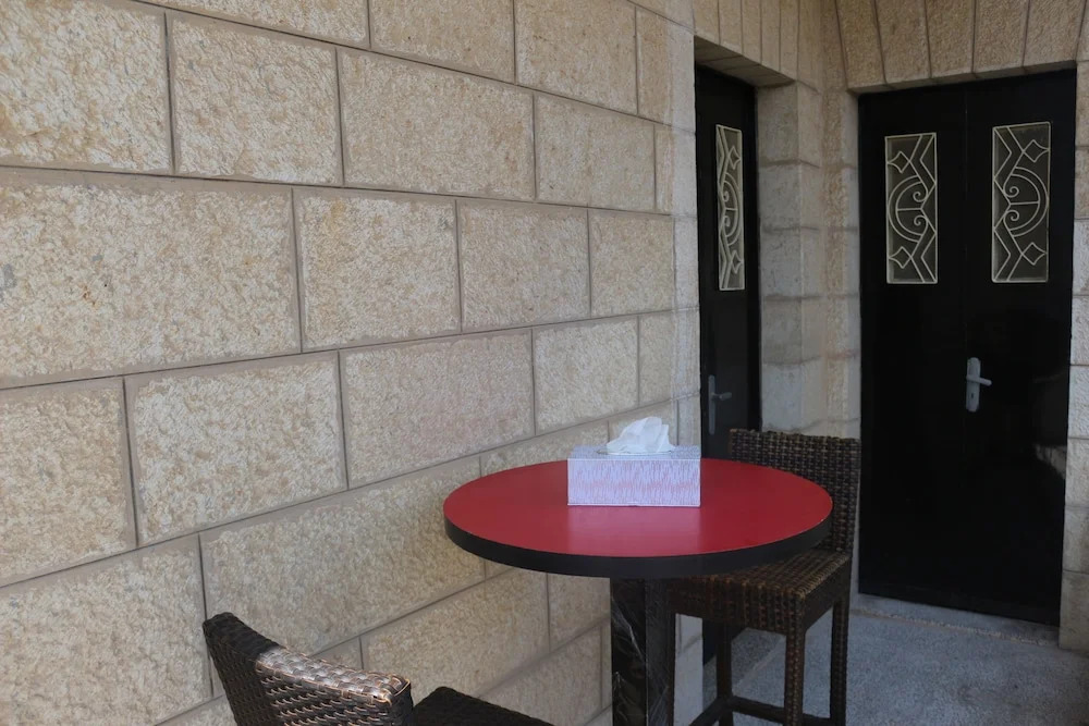 Hommus Hostel