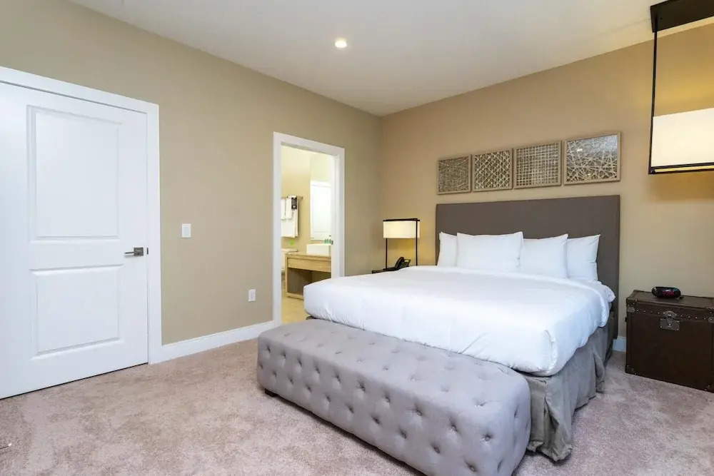 Splendid 3 Bd Close to Disney @ Magic Village 7527