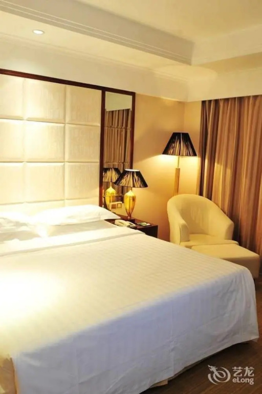 Beijing Xixi Friendship Hotel is located on Xidan Commercial Street and close to Tiananmen Square and the Forbidden City