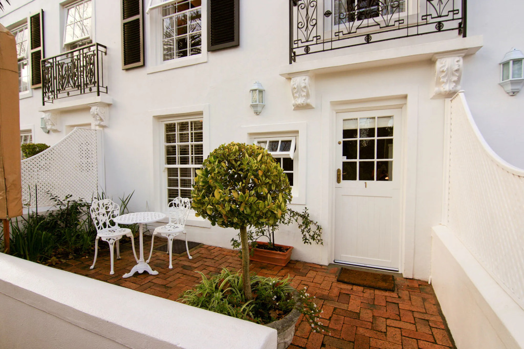 Maison Chablis Guest House