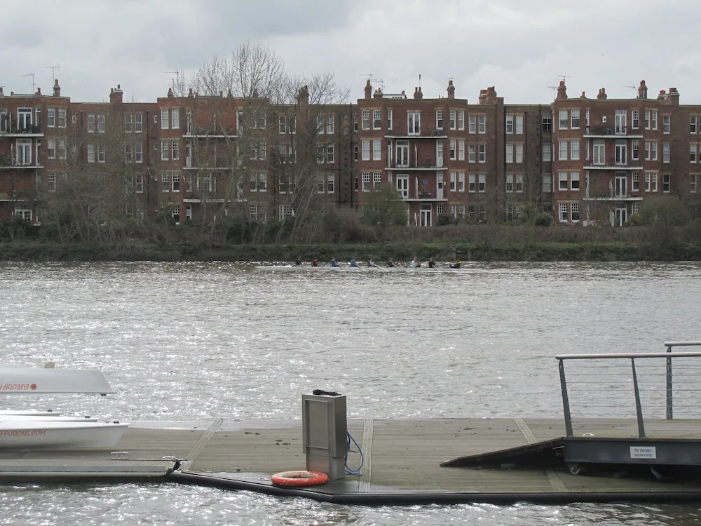 The Quiet & Cosy Fulham Reach Crib
