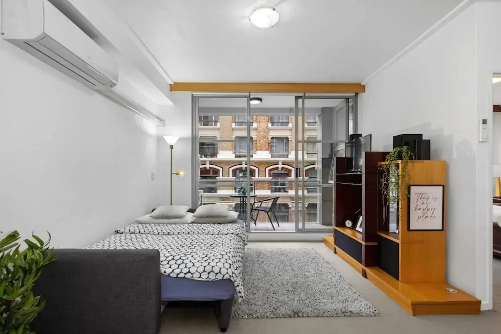 Bright & Spacious Stay for 6 Near Darling Harbour