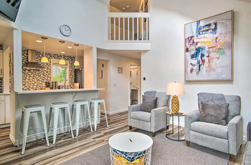 5 Mi to Mashpee Commons: Coastal Mashpee Condo