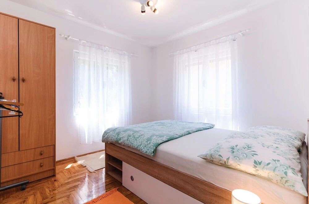 Amazing Home in Privlaka With 4 Bedrooms and Wifi