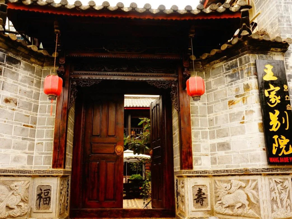 Lijiang Wangjia Courtyard Inn