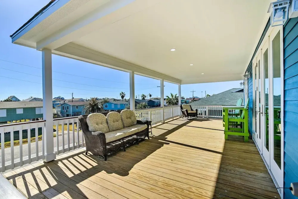 < 1 Mi to Coast: Jamaica Beach Home w/ Pool Access