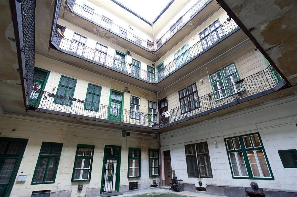 Budapest Easy Flat Opera