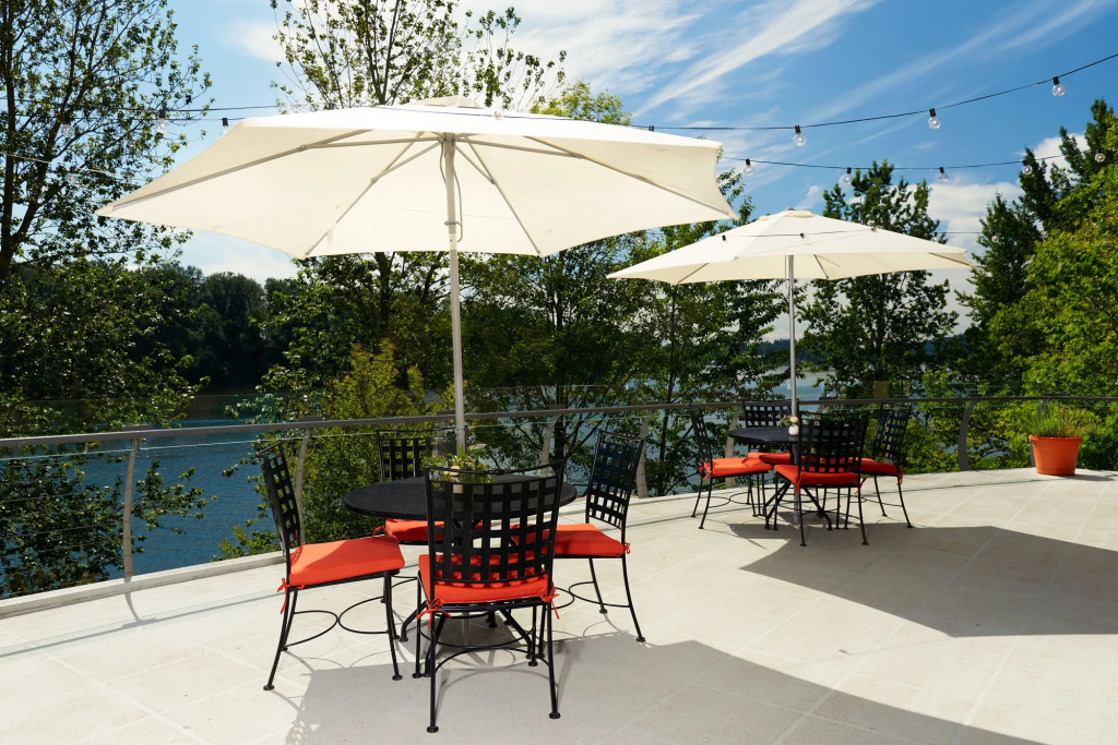 Rivers Edge Hotel Portland, Tapestry Collection by Hilton