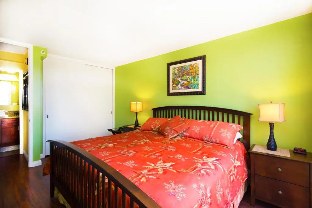 Beautiful 8th Floor 1 Bedroom Condo | 1 Block to Beach | Free Parking & WIFI