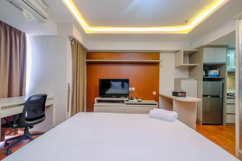 Cozy Studio Apartment at H Residence near MT Haryono