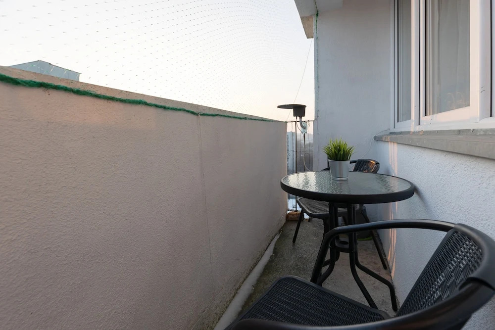 Stylish Apartment in Żoliborz by Renters