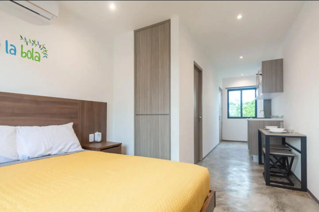 Queen Studio PDC Oasis Pool Rooftop Lounge Walk to 5 Avenida Best Playa Beaches