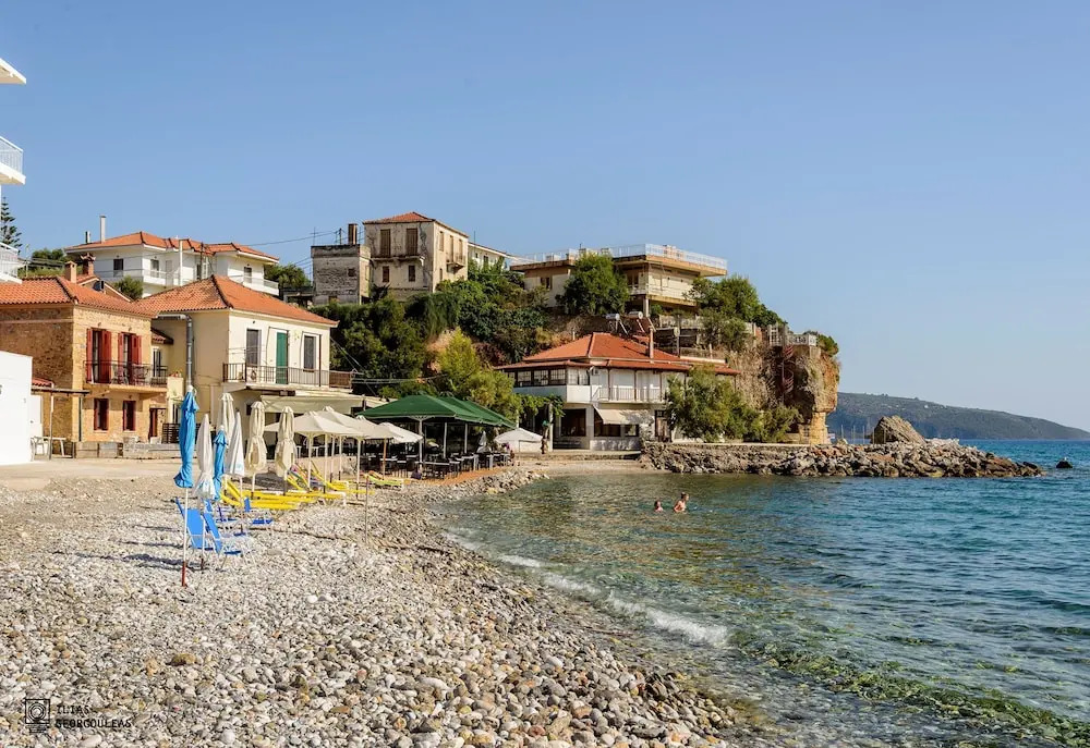 Waveside Sanctuary - Luxurious Seastone Villa