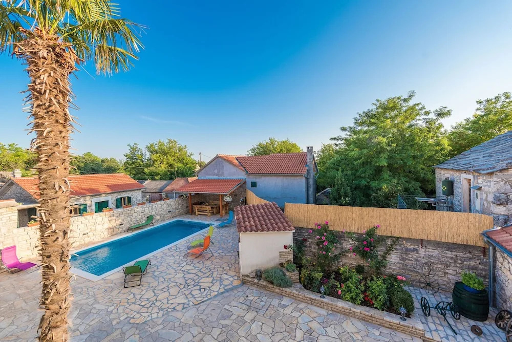 Villa Petrovi Dvori ZadarVillas