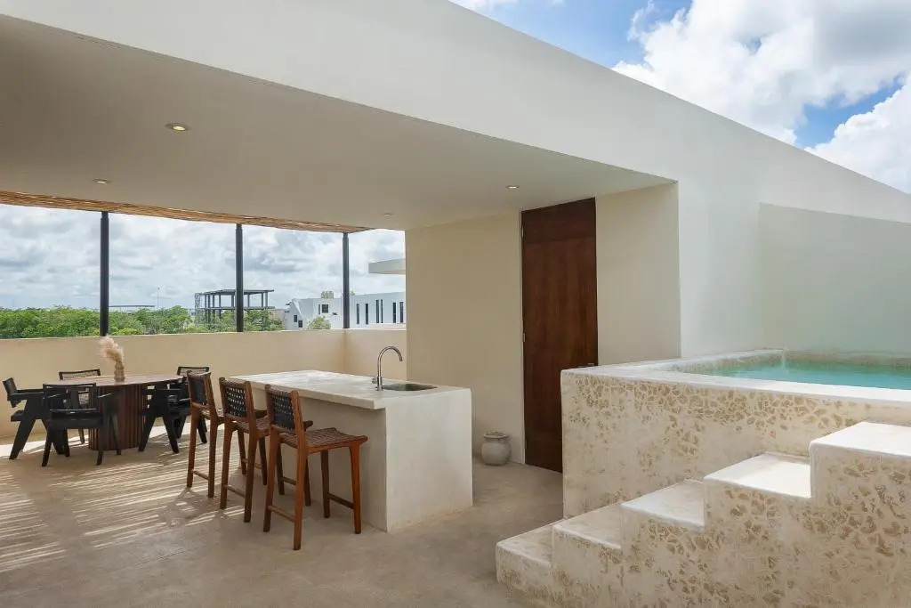 2 BedBath PRIVATE Rooftop & Pool for 6