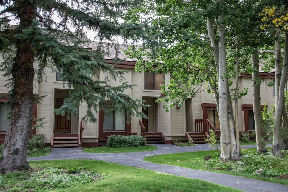 Snowcreek Iii #420 3 Bedroom Condo by RedAwning
