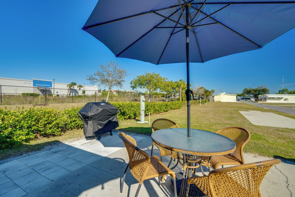 Relax Poolside: Couples Retreat 3 Mi to Gulf!