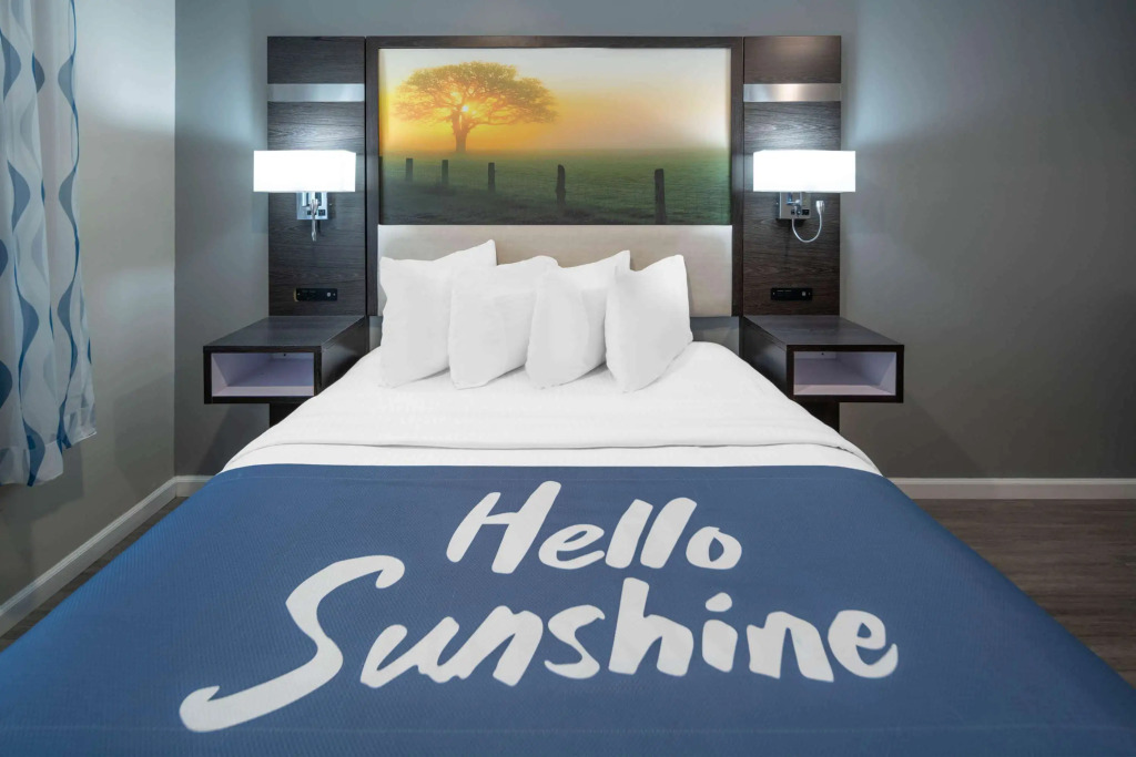 Days Inn by Wyndham Galt - Elk Grove South