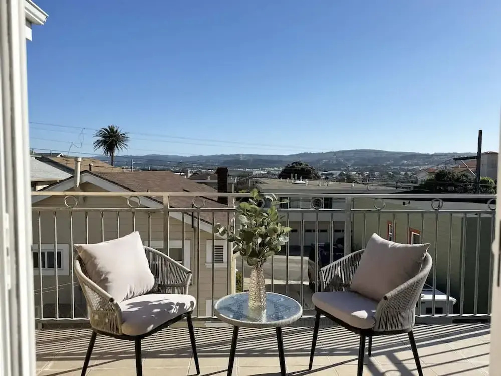 South SF Spacious Entire Unit With 3brs 3bth on 2F