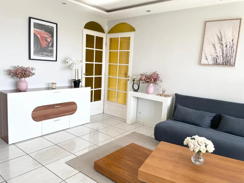 Spacieux & et agréable appartement + balcon et parking