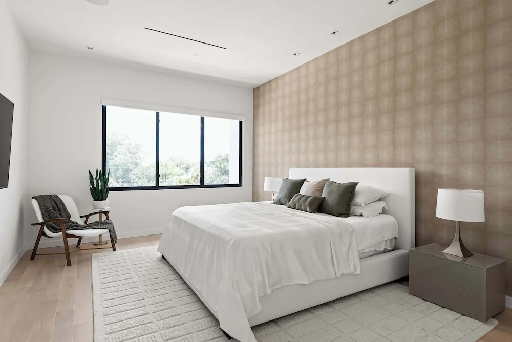 Lux Penthouse 4-story Stunner Rooftop Views