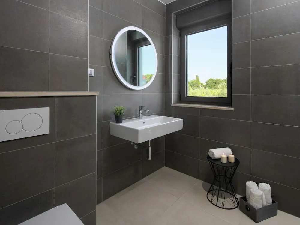 Luxury Apartment With Hot Tub and Sea View, Near the Beach and Close to Pula