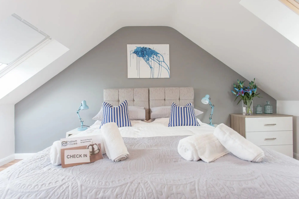 Modern Bright 1-2 Bed Apartments Oxford, with Free Parking ,OX4 Near BMW Science Park & Hospitals