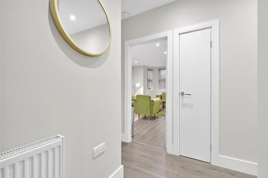 Crown Place 2 & 3 Bedroom Luxury Apts. with Parking in Shepperton